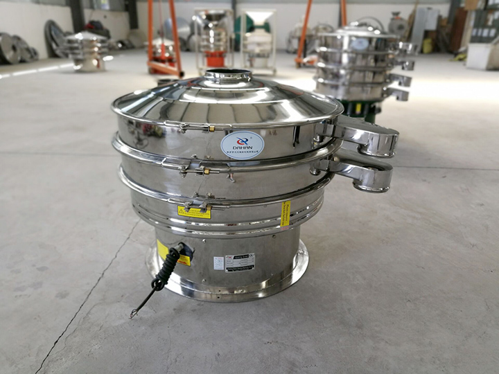 全不銹鋼振動篩整機(jī)采用不銹鋼拋光而成，干凈衛(wèi)生，可避免原料被污染